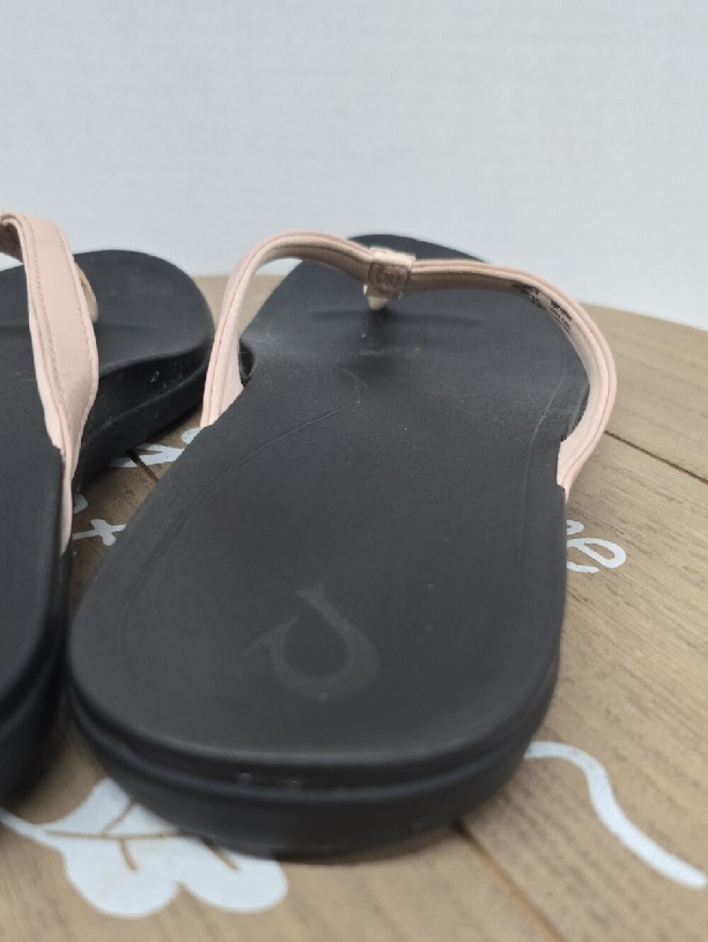 OluKai Ho‘ōpio Leather Flip-Flops with Pale Pink Straps Womens Size 10 EUC - Picture 7 of 14